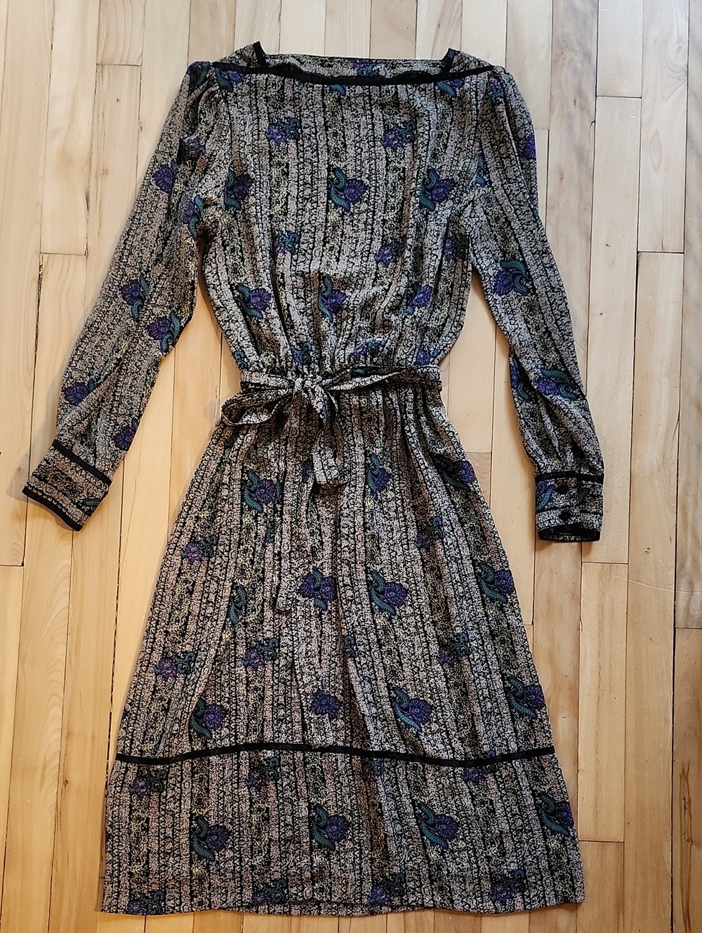 Vintage Long Sleeve Floral Midi Dress in Black and Purple